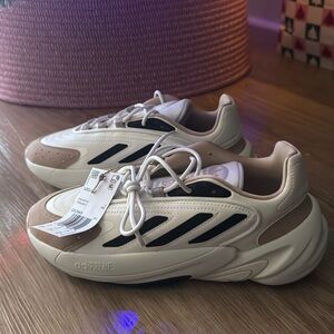 Ozelia J Adidas kids size 5.5 sneakers brand new new